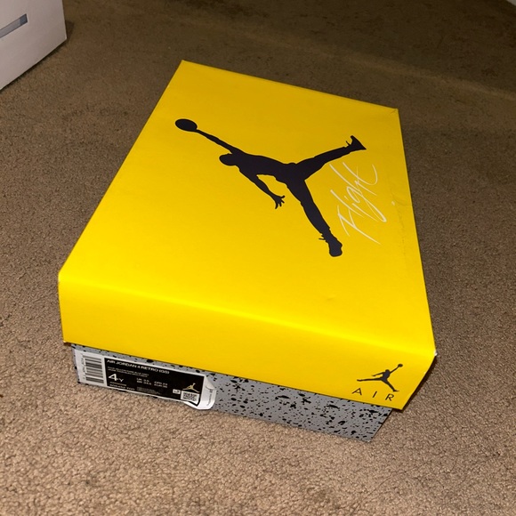 Lightning 4s - Picture 8 of 8